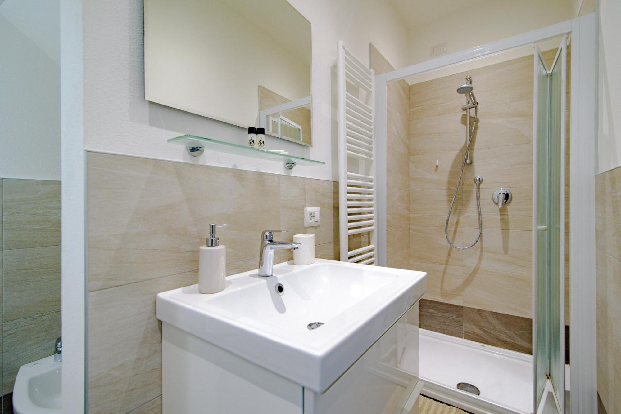 Laglio Apartment Above George Luaran gambar