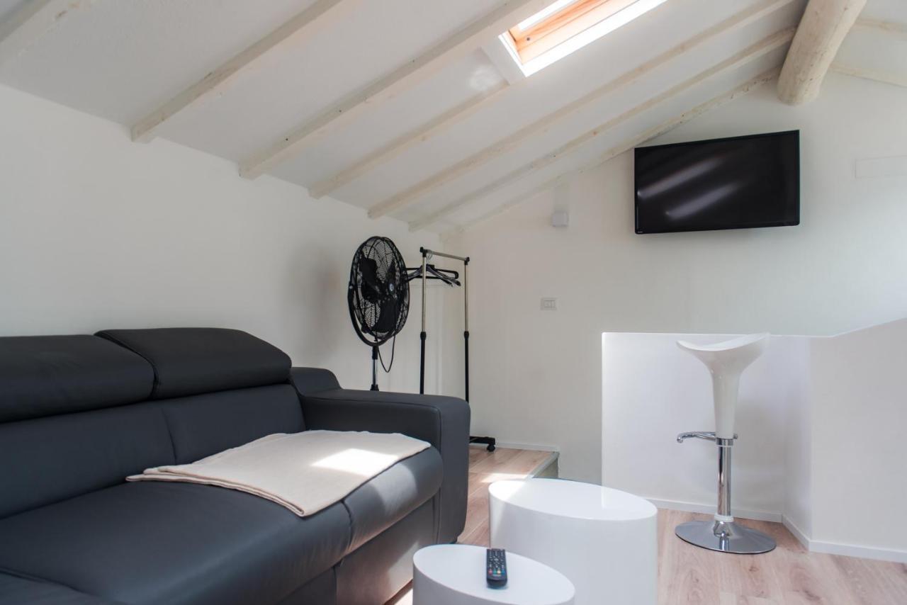Laglio Apartment Above George Luaran gambar